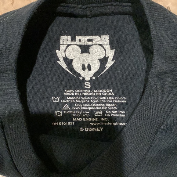 Disney Mickey Mouse CrossBones Shirt RARE - Picture 3 of 4